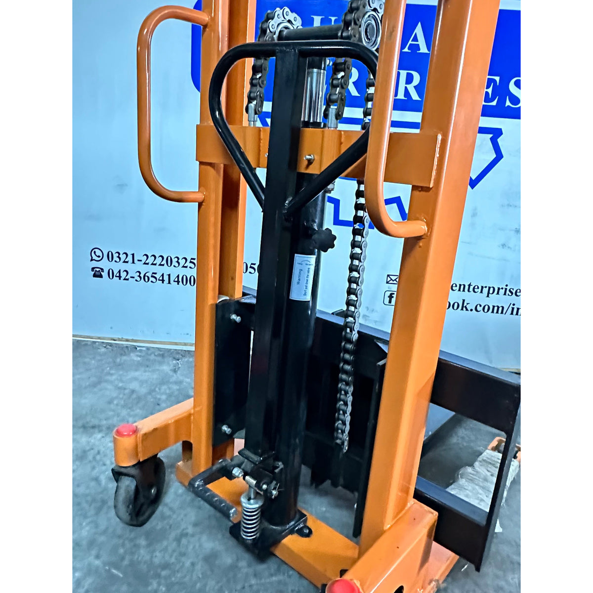 2 Ton Manual Pallet Stacker 5.25ft height