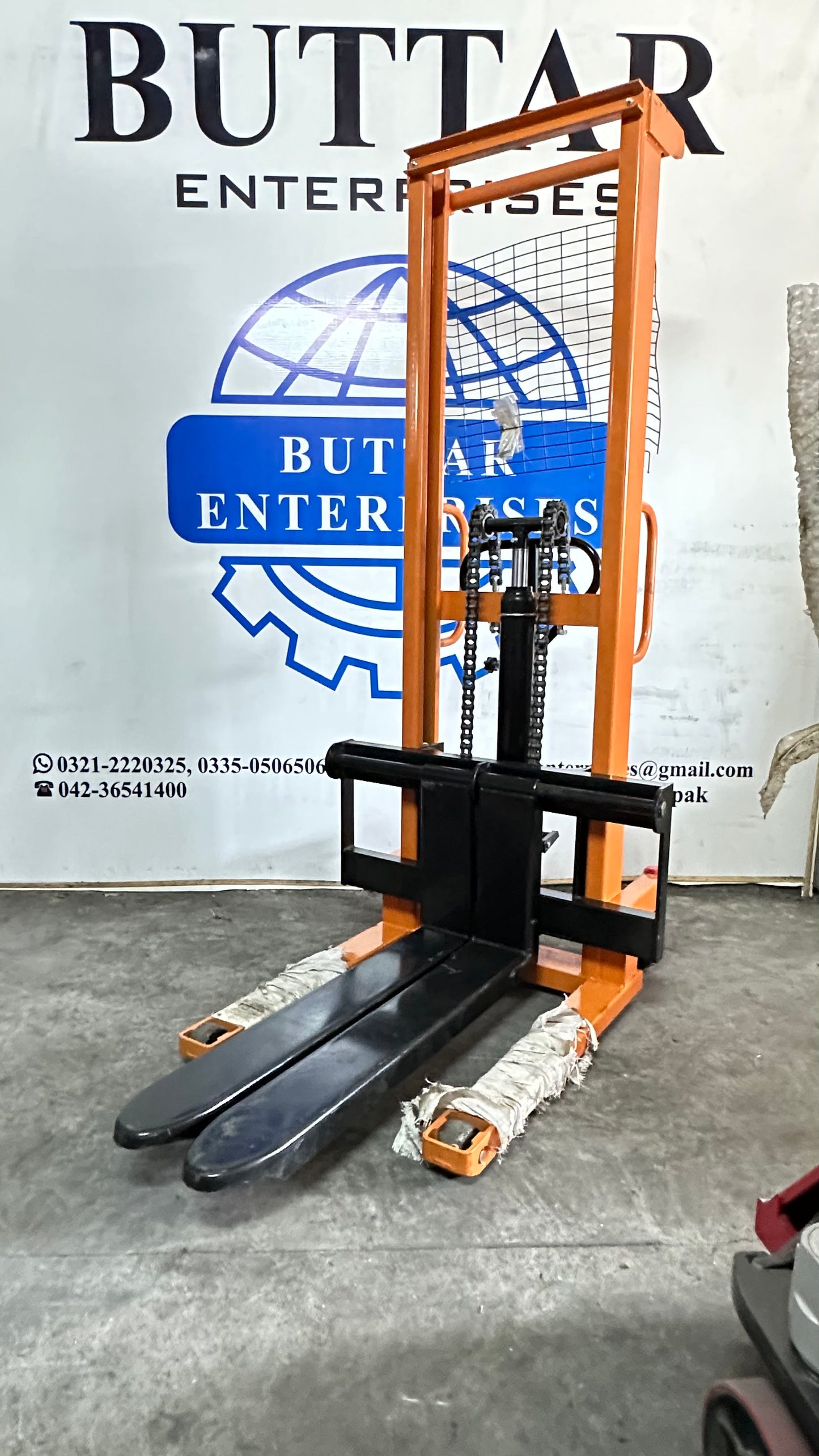 2 Ton Manual Pallet Stacker 5.25ft height