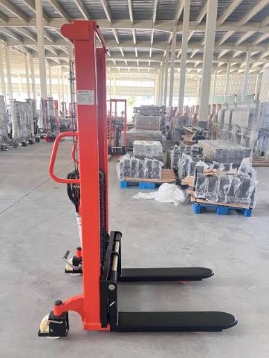 MGATO Manual Pallet Stacker 2 ton 5.25ft Heavy Duty